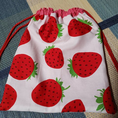 体操服入れ　いちごいっぱい🍓裏地あり