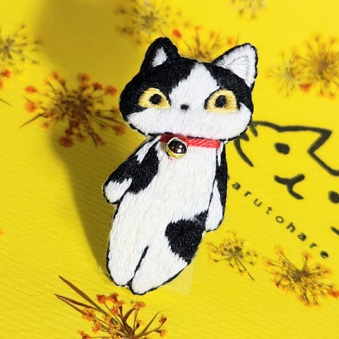 鈴ねこさん刺繍ブローチ