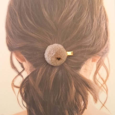 癒しのムートンヘアピン