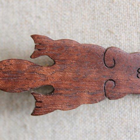 木製ラッコネクタイピン