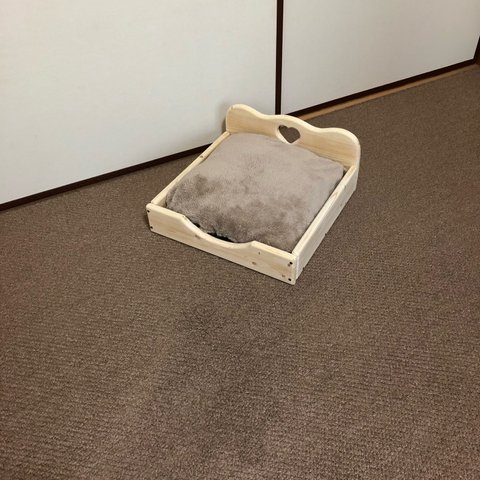 ペットベッド（低）　小型犬・猫用木製ベッド（クッション付き）