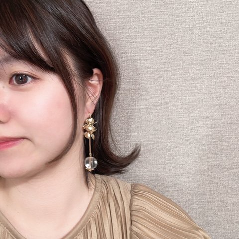 お花　ピアス　イヤリング　フープ　大人　フラワー　ゴールドフラワー　ゆらゆら　揺れる　人気　大ぶり　ゴールド　普段使い　プレゼント　同窓会　No.6/gold