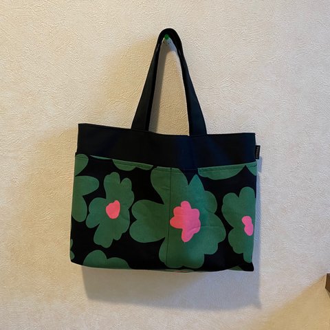 【再販3】大きめサイズのバッグインバッグ (北欧花柄・ブラック×グリーン)