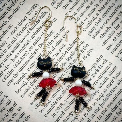 【Dancing Black Cat 〜Red Skirt〜　ピアス】