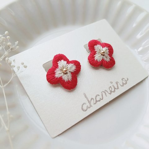  北欧柄のお花✼刺繍イヤリング/ピアス(レッド)