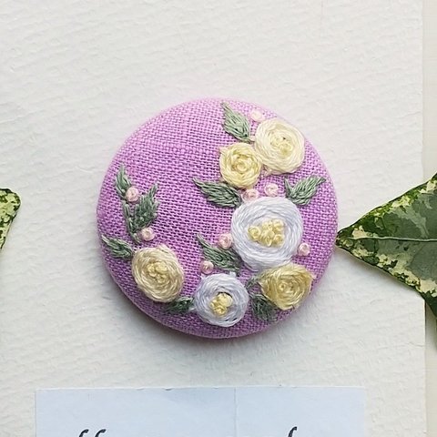 刺繍くるみボタン(ヘアゴム/ブローチ)ローズ