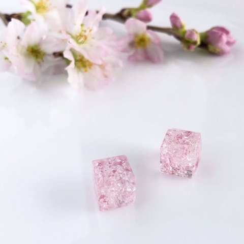 小さな春のピアス/イヤリング　桜