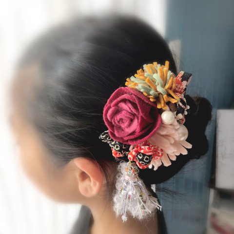 ちりめんとフェルトフラワーのヘアクリップ