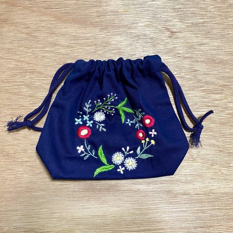 手刺繍の巾着袋【リース】