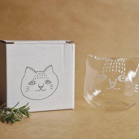 猫のガラス花瓶