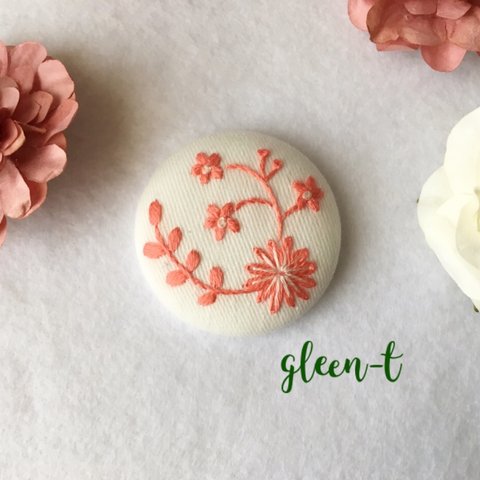 花🌸刺繍ブローチ  リビングコーラル (ヘアゴム可)