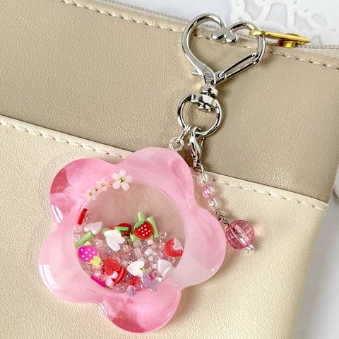 桜物SALE★ フラワーシェイカーキーホルダー　いちご　桜　シャカシャカキーホルダー　チャーム　春　ピンク