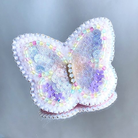 バタフライのヘアゴム　ビーズ刺繍