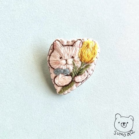 チューリップと猫＊刺繍ブローチ