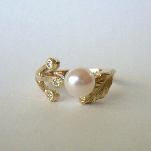 「アコヤ真珠と春の野の花の指輪(K10)  受注製作」