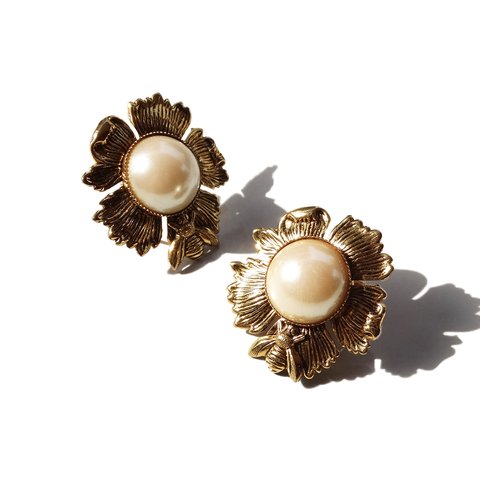 80s Vintage Fake Pearl Flower × Bee Motif Earrings