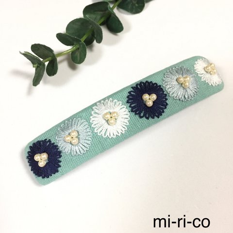 マーガレットの花刺繍 スクエアバレッタ