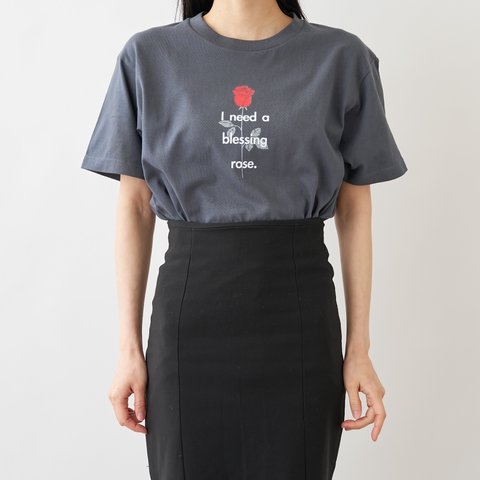 I need a blessings rose Tシャツ デニムグレー