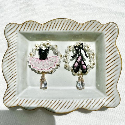 ❤️再販②❤️バレリーナ衣装とビーズリースのアクセサリー　お花畑　ピアス　イヤリング　ブローチ　レトロポップ　バレエ　ハート　ホワイト　ピンク　ブラック個性的　バレエ