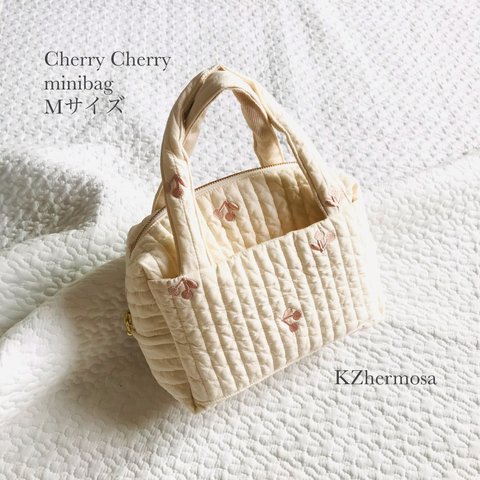 Mサイズ　Cherry Cherry minibag  受注制作　ヌビバッグ　ミニバッグ　おむつポーチ　マザーズバッグ　さくらんぼ