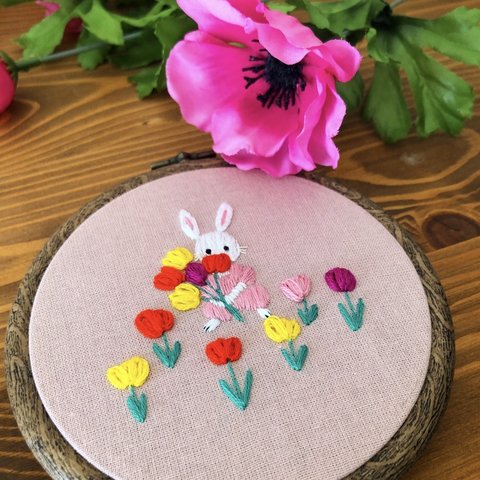 【刺繍】うさぎさんとチューリップ畑🌷