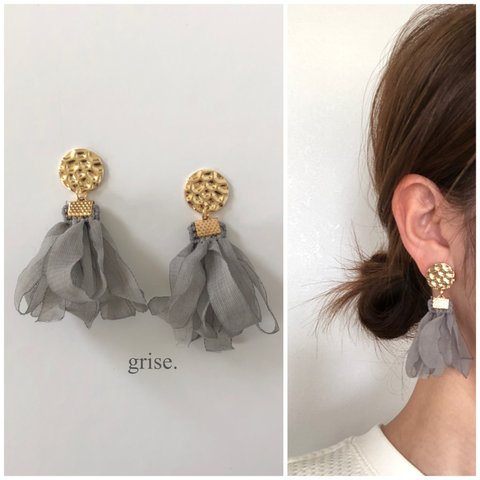 グレー　フリンジ  シフォン　タッセル　ピアス　イヤリング　チタンピアス　樹脂ピアス