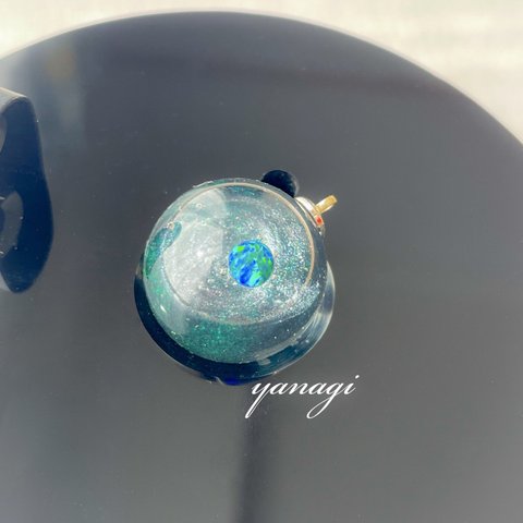【宇宙レジン】青の惑星ペンダントトップ