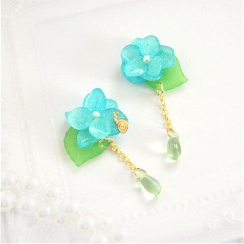 水色の紫陽花とカタツムリ・ピアス or イヤリング◆レジン