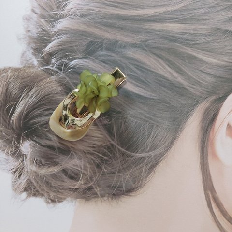 グリーンフラワー ヘアクリップ