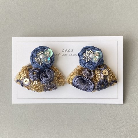 紫陽花インド刺繍リボンピアス／イヤリング（青）