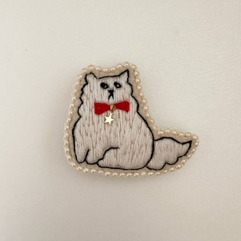 刺繍ブローチ｢しろいペルシャねこ｣