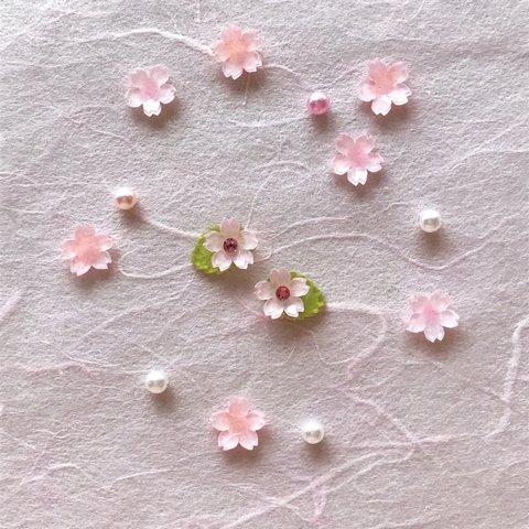 小さな小さな桜のピアス／イヤリング