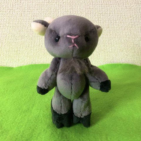 手のり黒ヤギのぬいぐるみ