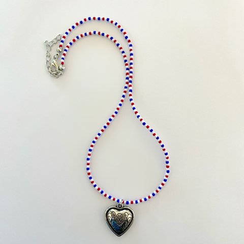 silver heart necklace. tricolore 1