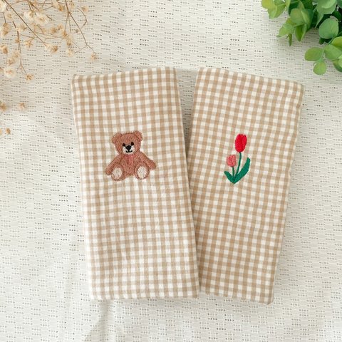 《NEW》 くまちゃん🐻チューリップ🌷　抱っこ紐　エルゴ　よだれカバー ［名入れ＋150円］