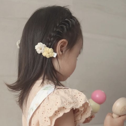 ぷっくりお花のヘアクリップ2つセット  * お花のヘアクリップ * お花  * お揃い  * リンクコーデ * 双子コーデ  * プレゼント * 誕生日プレゼント  * かぎ針編み