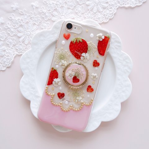 ❁スマホリング付き❁【全機種対応】本物いちごと小花のスカラップ❁.*･押し花スマホケース  ストロベリーピンク