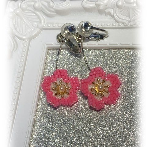 デリカビーズのピンクの花のイヤリング