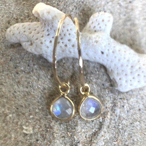 *14kgf* Moonstone Hoop Earrings　フレームーンストーンのフープピアス 槌目