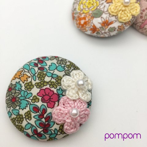 pompom014🍎小花柄のかわいい丸いブローチ