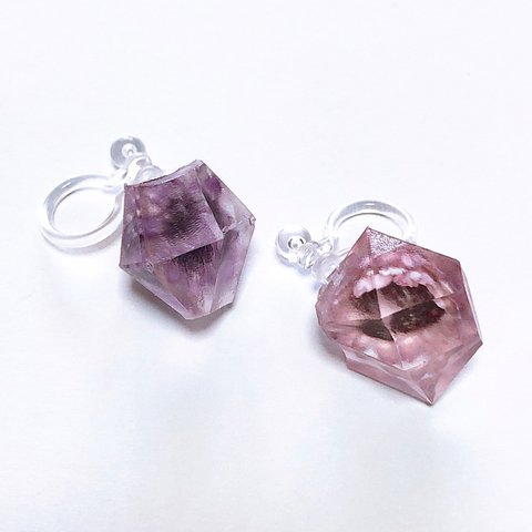宝石イヤリング（紫）