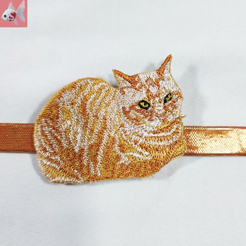 ◆トラ猫の刺繍帯留め飾り①