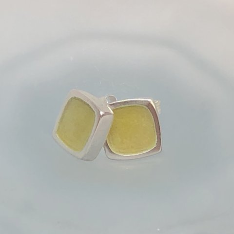 【silver ×七宝焼】Lemon Yellow の スクエア シルバー ピアス