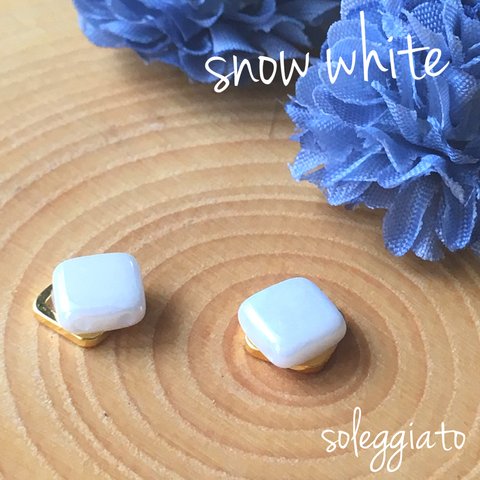 snow white♡チェコガラス大人ピアス