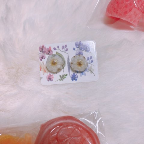 花ピアス