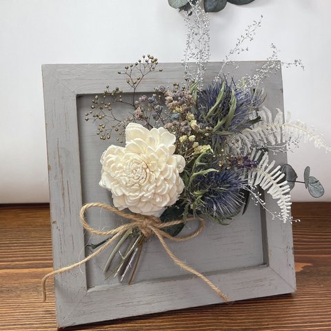 blue gray frame swag bouquet