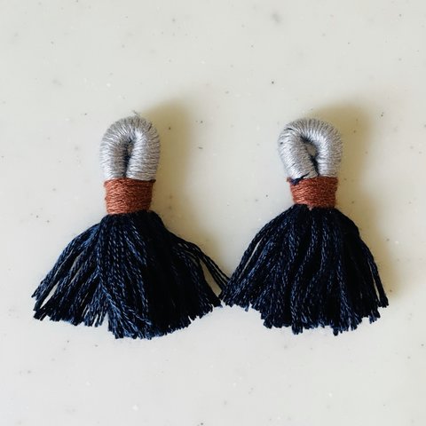 【D】Tri-Color Tassels