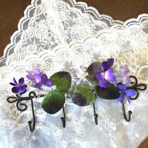 すみれの花のキーホルダー