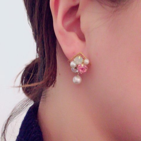 コットンパール付きビジューピアス