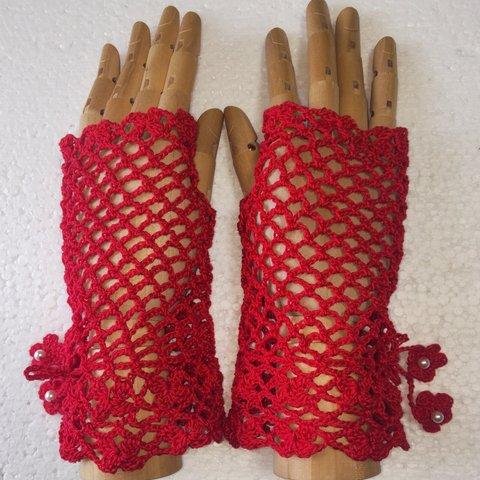 レース編み・ネット編み　ハンドウォーマー・赤　指なし手袋　手編み　花モチーフ　コットン